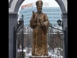 [Cliquez pour agrandir : 104 Kio] Pékin - La cathédrale de l'Immaculée Conception : statue du frère Matteo Ricci.