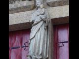 [Cliquez pour agrandir : 101 Kio] Amiens - La cathédrale : le portail Sud : la statue de la Vierge à l'Enfant.