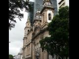 [Cliquez pour agrandir : 130 Kio] Rio de Janeiro - L'ancienne cathédrale Notre-Dame-du-Mont-Carmel et la chapelle impériale : vue générale.