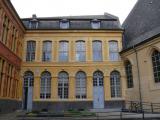 [Cliquez pour agrandir : 103 Kio] Lille - L'hospice comtesse : bâtiment vu de la cour intérieure.