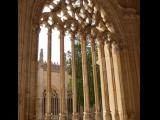 [Cliquez pour agrandir : 105 Kio] Ségovie - La cathédrale Sainte-Marie : fenêtre du cloître.