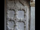 [Cliquez pour agrandir : 151 Kio] Jaipur - Le fort d'Amber : porte en bois sculpté.