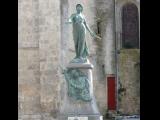 [Cliquez pour agrandir : 111 Kio] Saint-André-de-Cubzac - L'église Saint-André-du-Nom-de-Dieu : le monument aux morts.