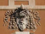 [Cliquez pour agrandir : 105 Kio] Rome - La place Saint-Jean-de-Latran : le palais du Latran : la façade : détail.
