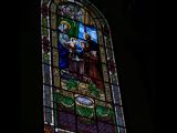 [Cliquez pour agrandir : 92 Kio] Rio de Janeiro - L'église Saint-Antoine-des-Pauvres : vitrail représentant la circoncision de Jésus.