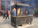 [Cliquez pour agrandir : 94 Kio] Shanghai - Le temple de Chenghuang : brûloir à encens.