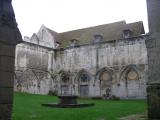 [Cliquez pour agrandir : 93 Kio] Noyon - La cathédrale : le cloître.