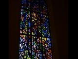 [Cliquez pour agrandir : 76 Kio] Santa Fe - Saint Francis cathedral: the chapel of the Holy Sacrement: stained glass window representing the Wine.