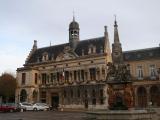 [Cliquez pour agrandir : 82 Kio] Noyon - L'hôtel de ville.