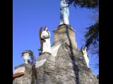 [Cliquez pour agrandir : 94 Kio] Urrugne - La chapelle de Sokorri : statue de la Vierge.
