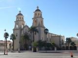 [Cliquez pour agrandir : 62 Kio] Tucson - Saint Augustine cathedral: general view.