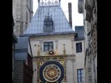 [Cliquez pour agrandir : 110 Kio] Rouen - Le Gros-horloge : la face Est.