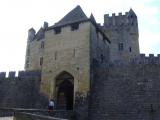 [Cliquez pour agrandir : 68 Kio] Dordogne - Le château de Beynac : vue générale.