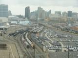 [Cliquez pour agrandir : 97 Kio] San Diego - Trains seen from Coronado Bridge.