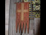 [Cliquez pour agrandir : 110 Kio] Saint-Denis - La basilique : copie de l'oriflamme des rois de France.
