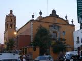 [Cliquez pour agrandir : 102 Kio] Mexico - L'ancienne église jésuite Saint-Pierre-Saint-Paul : vue générale.