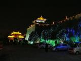 [Cliquez pour agrandir : 78 Kio] Xi'an - Les remparts éclairés, de nuit.