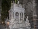 [Cliquez pour agrandir : 86 Kio] Saint-Denis - La basilique : le tombeau de Louis XII et Anne de Bretagne : vue générale.