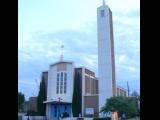 [Cliquez pour agrandir : 56 Kio] Deming - The church of the Holy Family: front view.