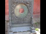 [Cliquez pour agrandir : 106 Kio] Pékin - La Cité interdite : décoration en forme de disque percé.