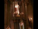 [Cliquez pour agrandir : 80 Kio] Monterrey - L'église du Sacré-Cœur : statue du Sacré-Cœur et tabernacle.
