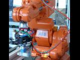 [Cliquez pour agrandir : 91 Kio] Villeneuve-d'Ascq - L'école Polytech'Lille : robot ABB.