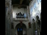 [Cliquez pour agrandir : 85 Kio] Tours - La basilique Saint-Martin : l'entrée et l'orgue.