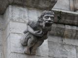 [Cliquez pour agrandir : 89 Kio] Bruxelles - La Grand-Place : l'hôtel de ville : statue.
