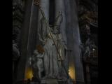 [Cliquez pour agrandir : 50 Kio] Prague - Église Saint-Nicolas à Mala Strana : statue de Saint Cyrille.