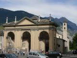 [Cliquez pour agrandir : 84 Kio] Saint-Jean-de-Maurienne - La cathédrale Saint-Jean-Baptiste : vue générale.