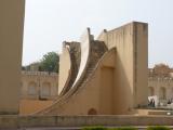 [Cliquez pour agrandir : 75 Kio] Jaipur - L'observatoire Jantar Mantar : cadran solaire.