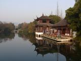 [Cliquez pour agrandir : 74 Kio] Hangzhou - Le lac Ouest : vue générale.