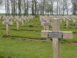 [Cliquez pour agrandir : 120 Kio] Somme - Mémorial de Thiepval : les tombes françaises.
