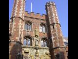 [Cliquez pour agrandir : 114 Kio] Cambridge - St John's College: the main gate.