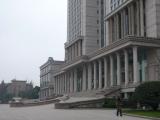 [Cliquez pour agrandir : 69 Kio] Shanghai - L'Université Fudan : l'entrée du bâtiment principal.