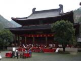 [Cliquez pour agrandir : 90 Kio] Lishui - Le parc du mont Dinghu : le temple de l'empereur jaune.