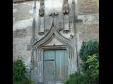 [Cliquez pour agrandir : 122 Kio] Les Riceys - L'église Saint-Jean-Baptiste : porte latérale.