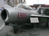 [Cliquez pour agrandir : 81 Kio] Shanghai - L'Université Fudan : MiG soviétique.