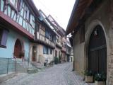 [Cliquez pour agrandir : 96 Kio] Eguisheim - Une rue.