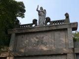[Cliquez pour agrandir : 91 Kio] Shanghai - She Shan : statue d'ange à l'entrée du parc.