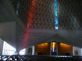 [Cliquez pour agrandir : 65 Kio] San Francisco - Our Lady of the Assumption's cathedral: the nave.