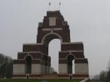 [Cliquez pour agrandir : 41 Kio] Somme - Mémorial de Thiepval : vue générale.