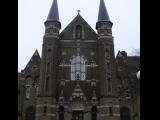 [Cliquez pour agrandir : 77 Kio] Godewaersvelde - L'abbaye Sainte-Marie du Mont des Cats : l'église : la façade.