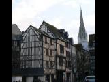 [Cliquez pour agrandir : 83 Kio] Rouen - Place et façades à colombages.