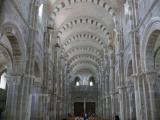 [Cliquez pour agrandir : 92 Kio] Vézelay - La basilique Sainte-Marie-Madeleine : la nef.