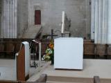 [Cliquez pour agrandir : 70 Kio] Vézelay - La basilique Sainte-Marie-Madeleine : le chœur : l'autel.