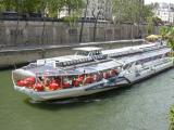 [Cliquez pour agrandir : 120 Kio] Paris - Un bateau-mouche.