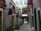 [Cliquez pour agrandir : 128 Kio] Shanghai - Le quartier Xintiandi : ruelle.