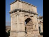 [Cliquez pour agrandir : 92 Kio] Rome - L'arc de Titus : vue générale.
