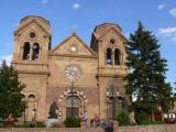 [Cliquez pour agrandir : 110 Kio] Santa Fe - Saint Francis cathedral: front view.